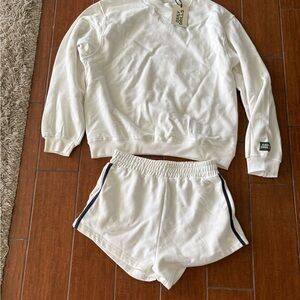 NWT M/L Daily Drills White Womens Sweatshirt & Shorts Set with Navy Trim